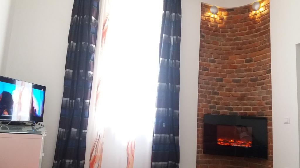Apartment With Fireplace Lviv Ngoại thất bức ảnh