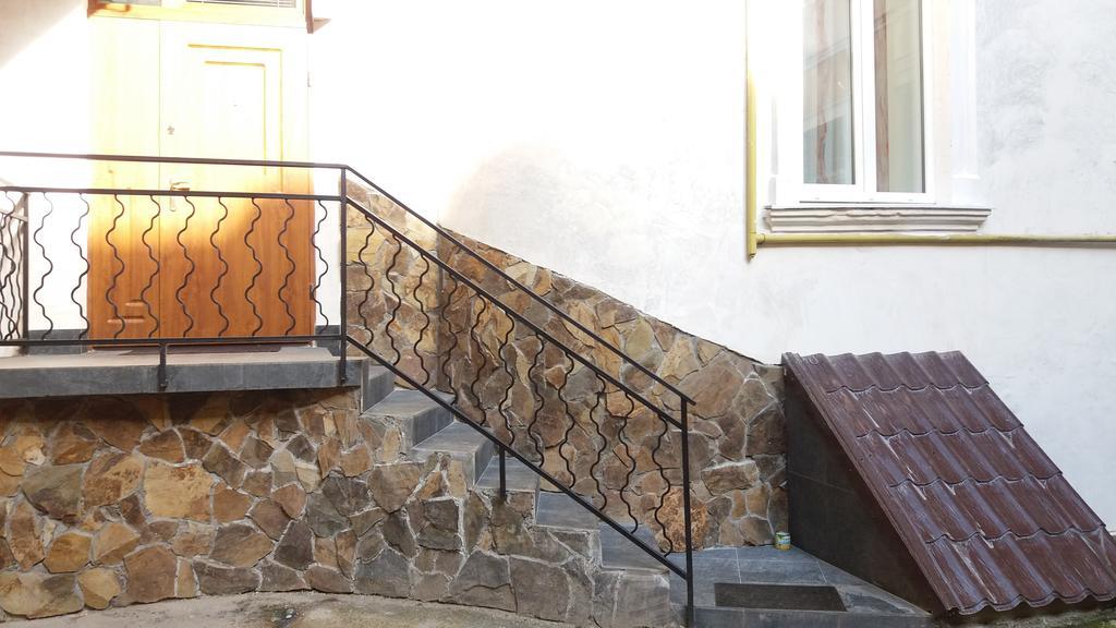 Apartment With Fireplace Lviv Ngoại thất bức ảnh