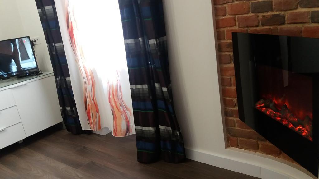 Apartment With Fireplace Lviv Ngoại thất bức ảnh