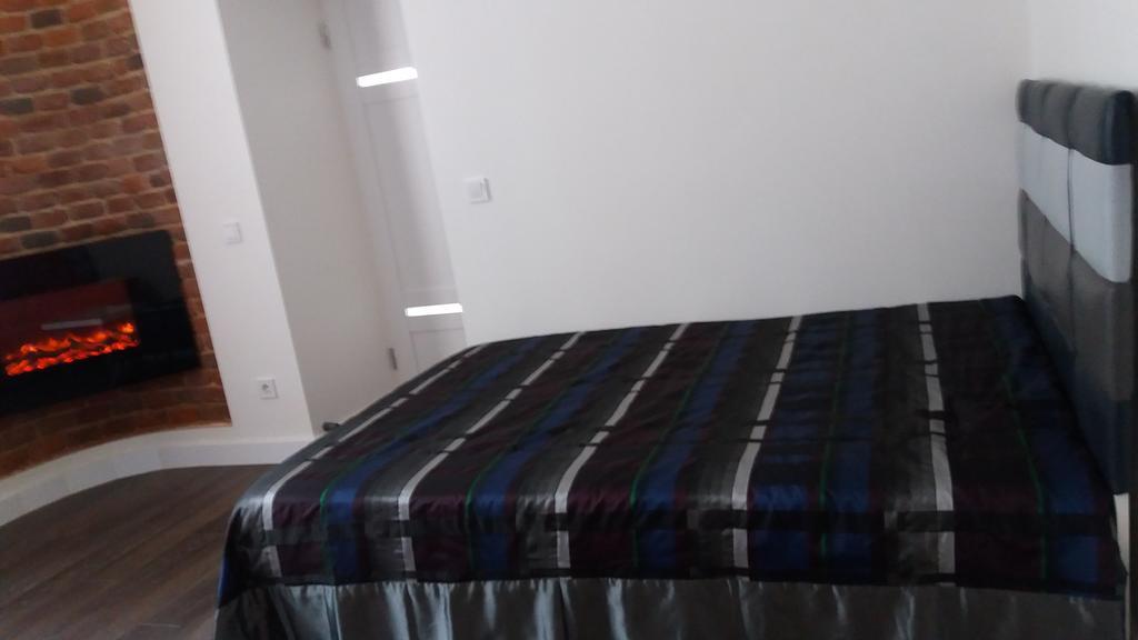 Apartment With Fireplace Lviv Ngoại thất bức ảnh