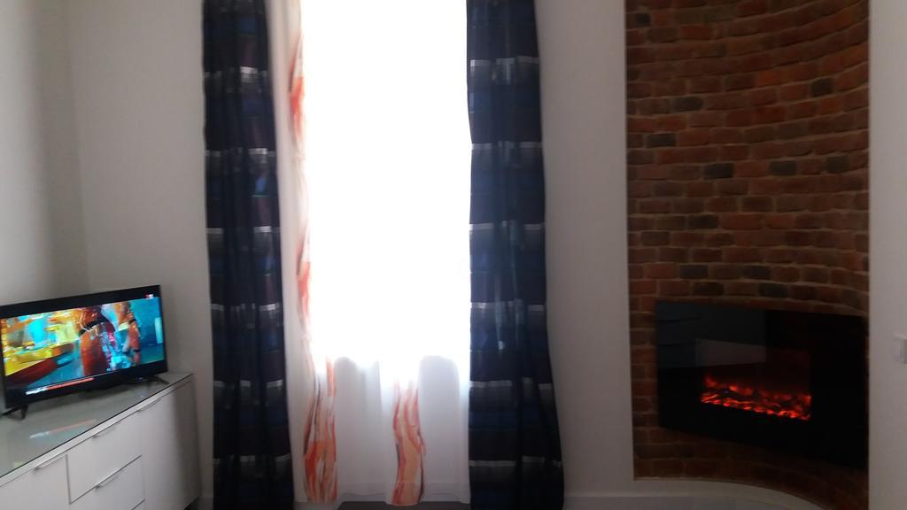 Apartment With Fireplace Lviv Ngoại thất bức ảnh